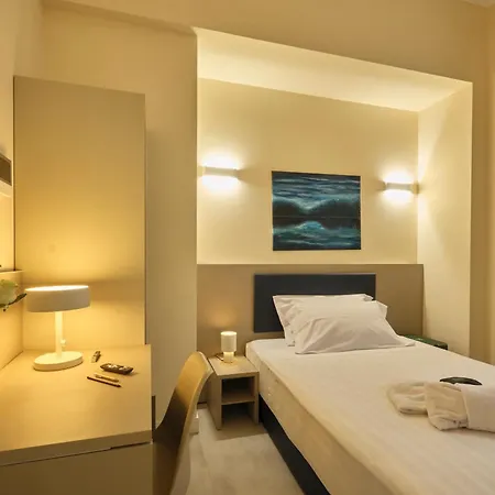 Rishon 4* ローマ